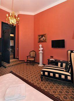Hotel Queen Valery
