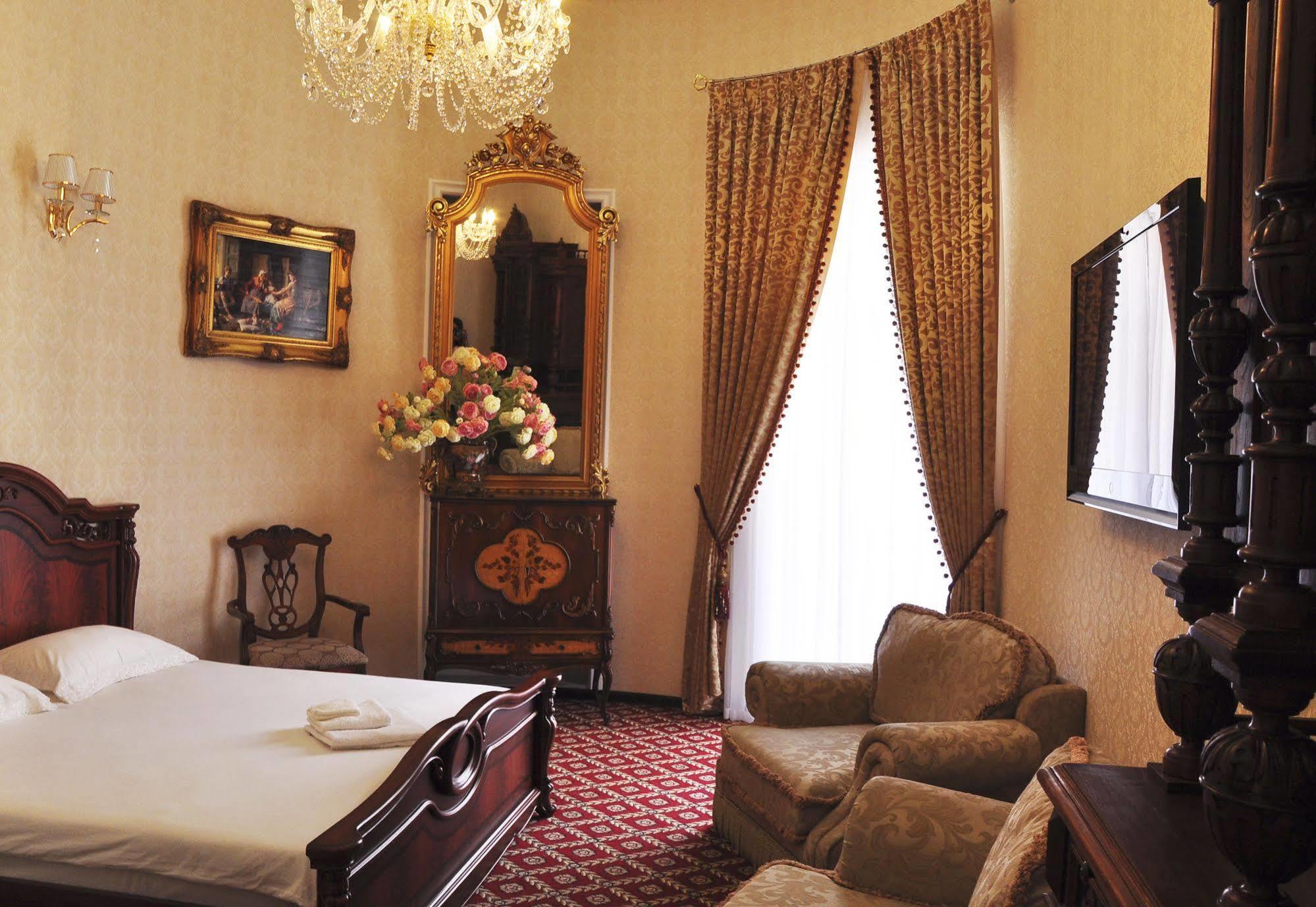 Hotel Queen Valery 3*