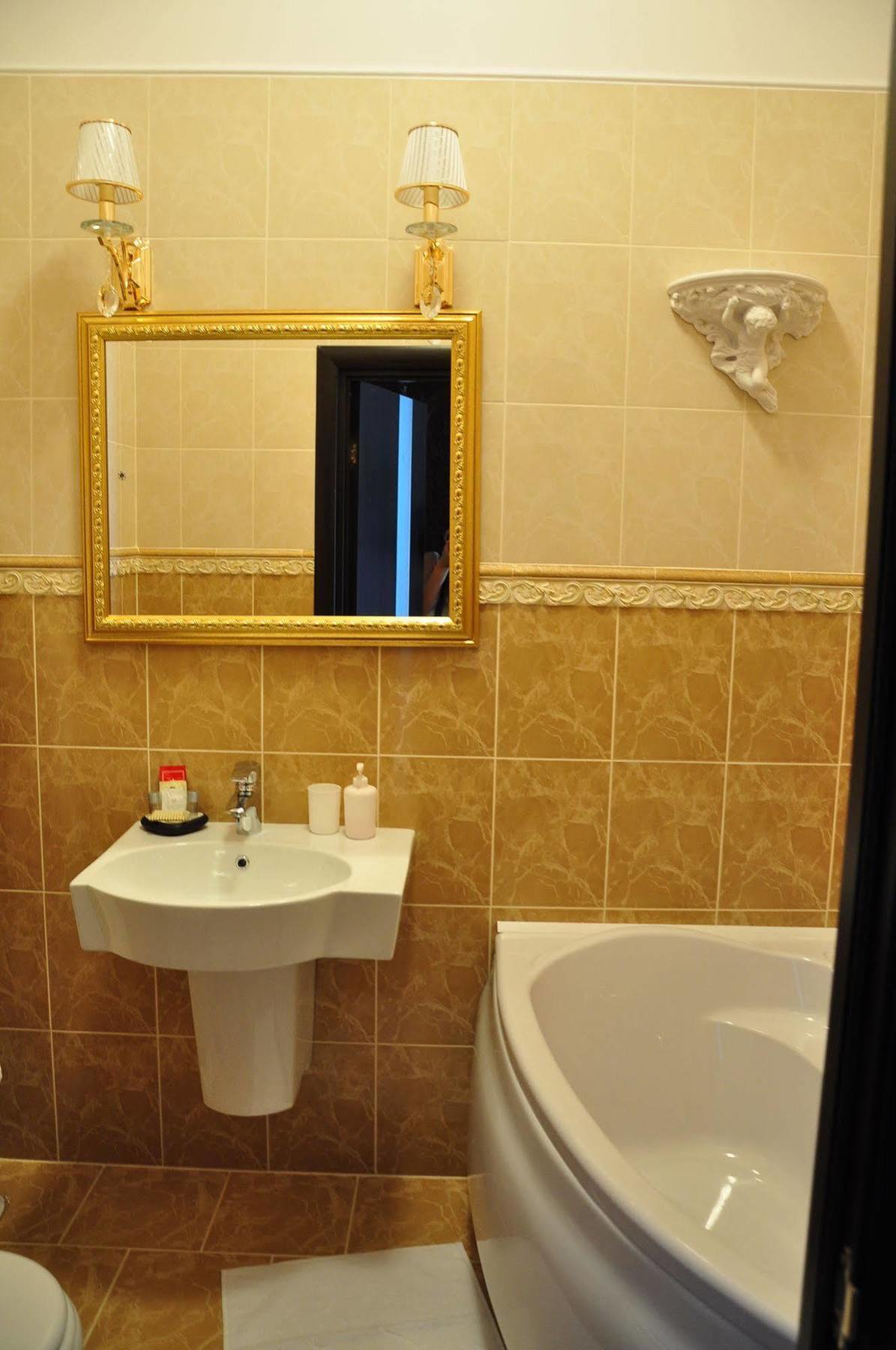 Queen Valery Hotel 3*