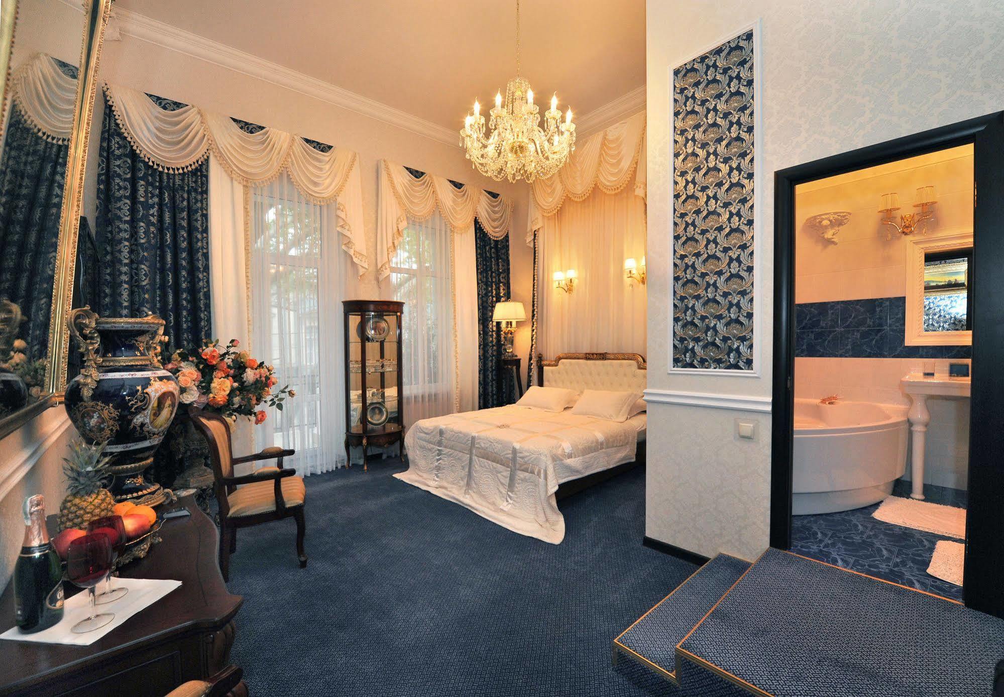 Отель Queen Valery 3*