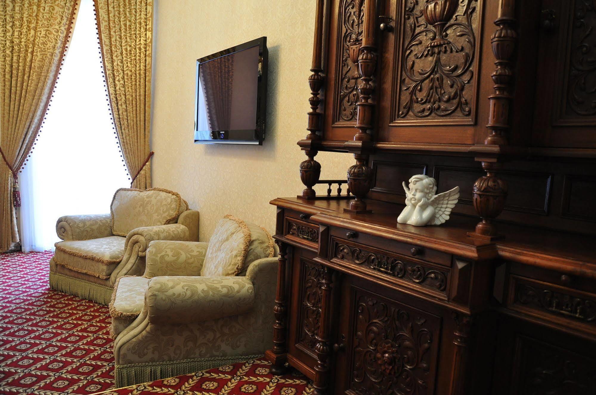 Отель Queen Valery 3*