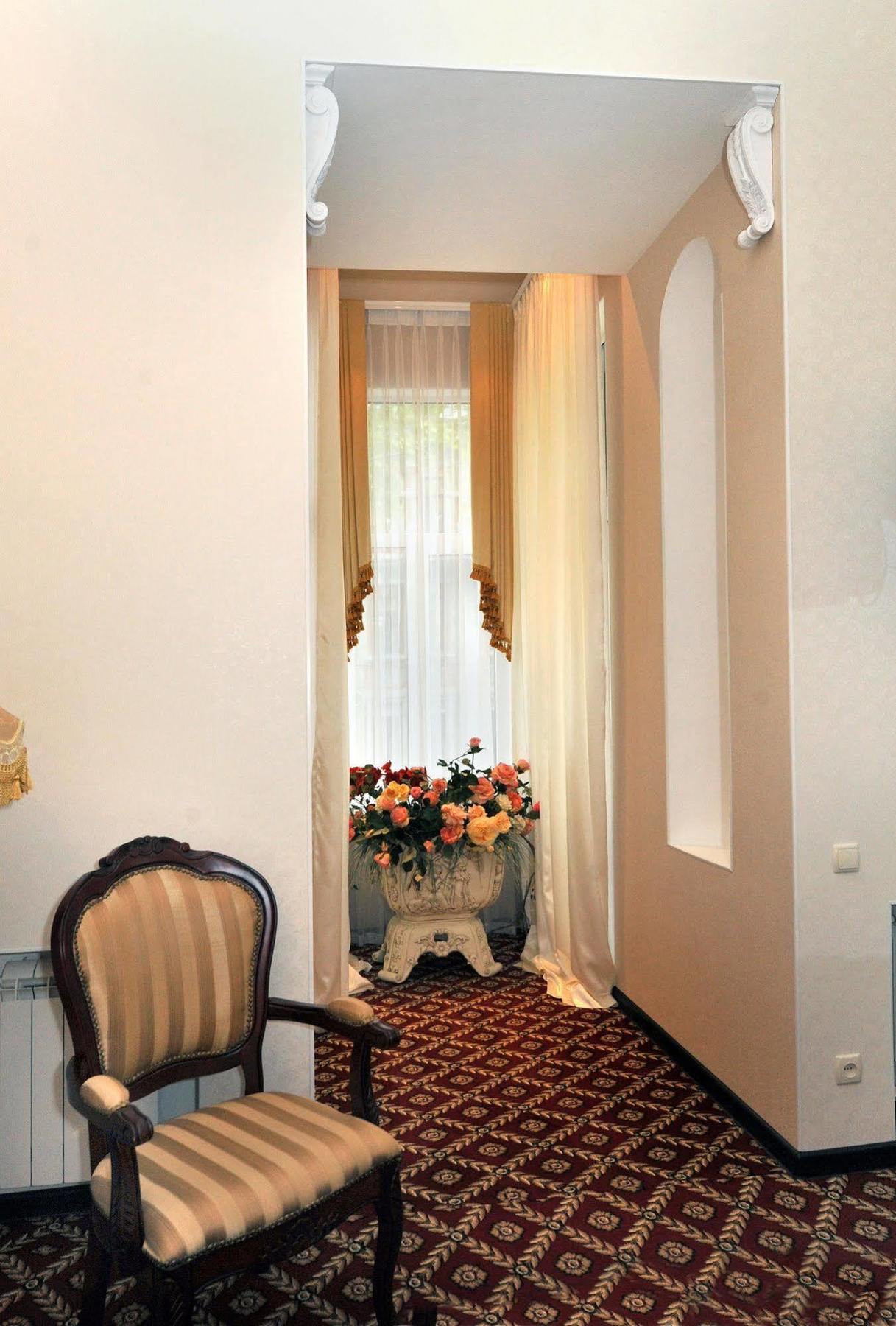 Отель Queen Valery